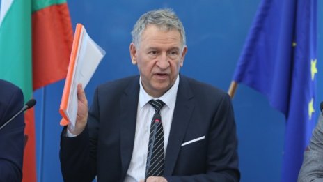 Здравният министър: Заповед за нови Covid мерки ще има до два дни