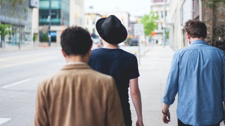 Мъжете в България напускат родния дом на 32 години, жените - на 28,5 години