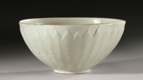 Рядка китайска купа бе продадена на търг за над 2 млн. долара