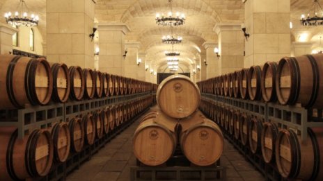 Най-старият търговец на вина на Острова пуска в продажба китайско вино