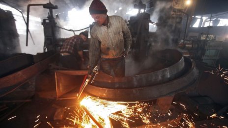 Индийската компания Jindal търси начини да свие дълга си от 6 млрд. долара