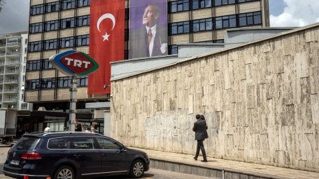 Светът се опитва да разчете Ердоган за признаци на промяна в турската политика