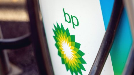 Отписване при „Роснефт“ вкара BP на червено