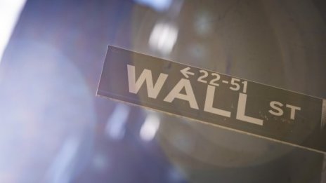 S&P 500 изтри силния старт на месеца, а Nasdaq записа най-лошия си ден от март