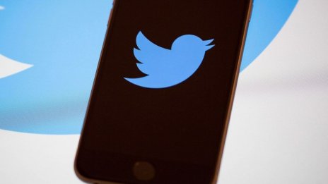 Twitter придобива четеца на новини Scroll
