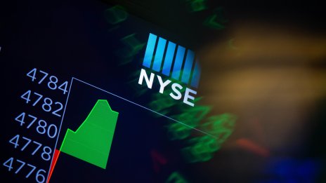 Wall Street започва търговската сесия с приповдигнато настроение*