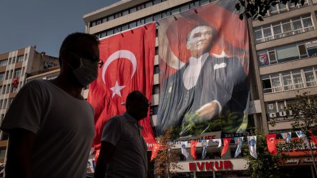 Турция иска банките да ограничат покупките на долари до следващата седмица