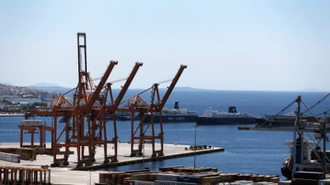 Гръцката икономика се свива с още по-рязък темп, сочи ревизия на данните