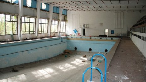 Ремонтират спортен център "Славейков" в Бургас