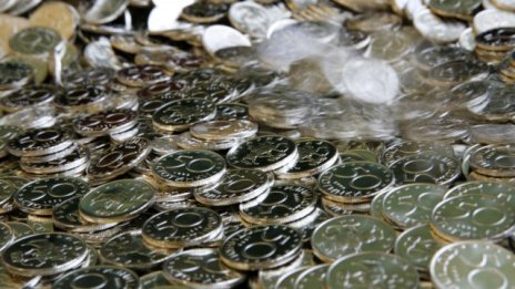 Средният осигурителен доход се понижава до 755 лв. през август