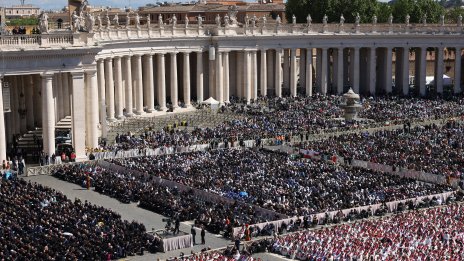 Погребението на папа Франциск благоприятства политическия диалог 