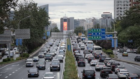 Продажбите на нови автомобили в Китай се свиват за втори пореден месец през ноември