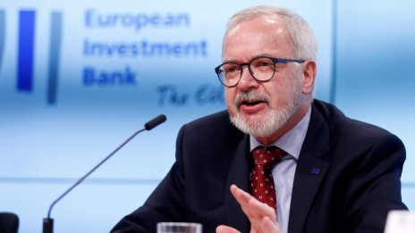 ЕИБ прие схема за постепенно премахване на въглеводородите от своето кредитно портфолио