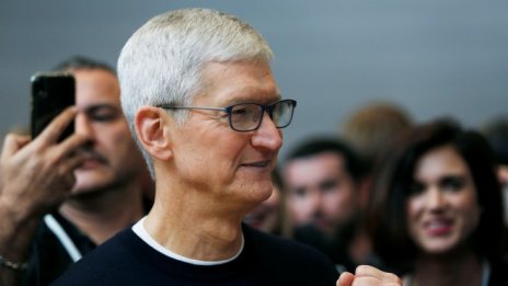 Бонусът на шефа на Apple се свива значително 