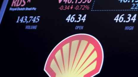 Евтиният петрол повлича надолу и Shell