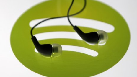 Spotify засилва конкуренцията си с Apple Music чрез две придобивания