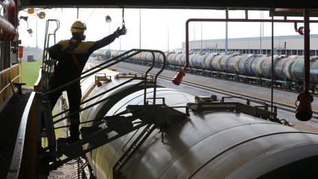 ЕК задържа плана за отказ от руски газ в очакване САЩ да реши за санкциите си към Русия