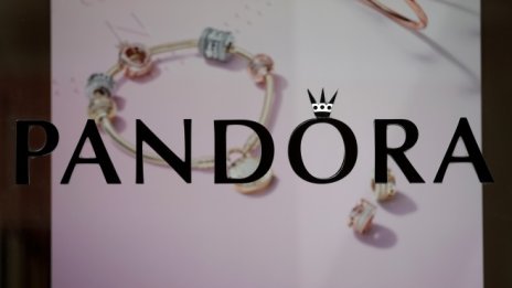 Pandora съкращава 1200 работни места в Тайланд
