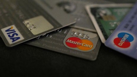 Германските потребители предпочитат картите пред парите в брой