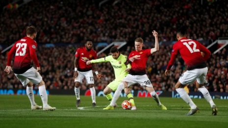 Орязват заплатите в Манчестър Юнайтед с 25%