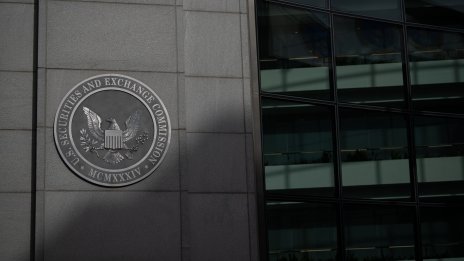 Очаквано американският борсов регулатор отложи решенията за спот биткойн ETF