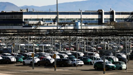 Шефът на Stellantis ще се срещне със синдикатите в Италия заради слабото търсене