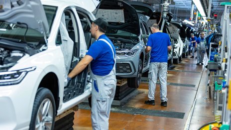 Volkswagen ще спре производството на Golf и други модели заради дефицит на чипове