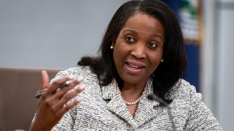 Лиса Кук от Фед: Данните за икономиката на САЩ отговарят на "меко приземяване"