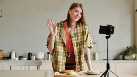 Доверието в инфлуенсърите в България се топи, намаляват и последователите им