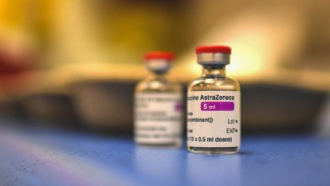 Ваксината на AstraZeneca няма да се прилага у нас на жени под 60 г. с риск от тромбози