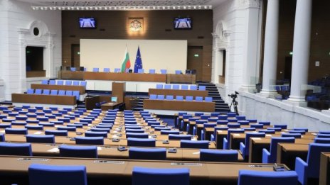 Хората в неплатен отпуск заради пандемията сами ще плащат здравните си вноски