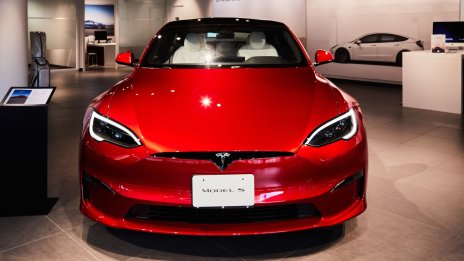 Индия не планира да намали митата по вноса на електромобили