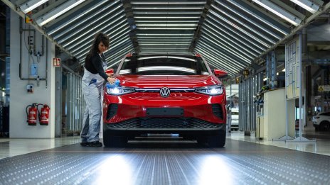 Продажбите на електромобили с марката VW растат с близо една четвърт през 2022 г.