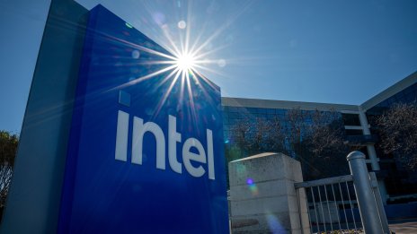 Intel даде смела прогноза след първите сигнали за възстановяване на пазара на компютри