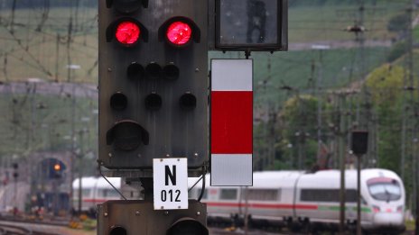 Не само германският футбол куца – икономическите институти понижават прогнозите си 