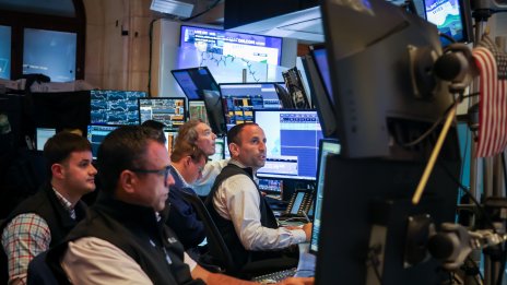 Притесненията за икономиката изтриха 600 пункта от Dow*