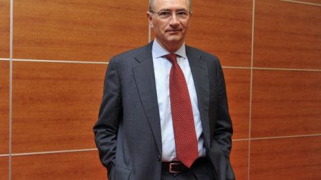 UniCredit възнамерява да съкрати 18 200 души до 2018 г.