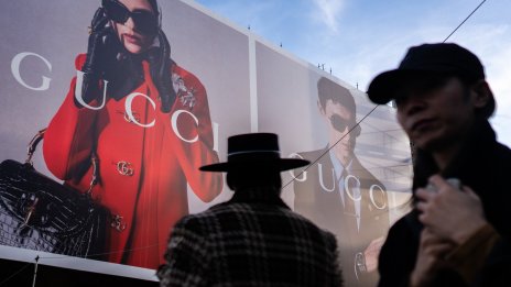 Продажбите на Gucci се сриват, а дългоочакваното възстановяване се забавя