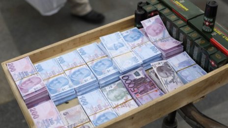 10 валути, които могат да се обезценят рязко в следващите 12 месеца