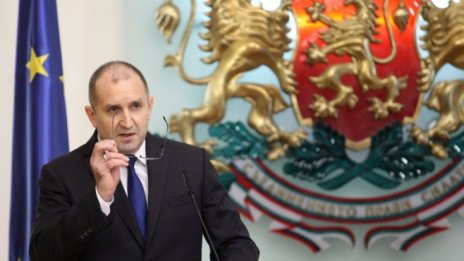 Румен Радев иска нов дебат за изтребителите F-16