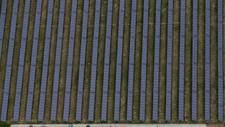 САЩ изграждат слънчева централа в сърцето на своята петролна индустрия