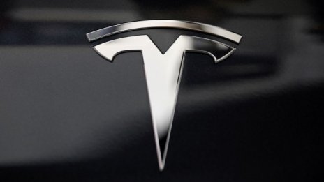 Tesla разследва видеото с експлозията на нейна кола в Шанхай 