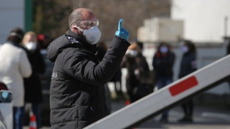 Здравният министър: Не се налага затягане на мерките срещу короновируса