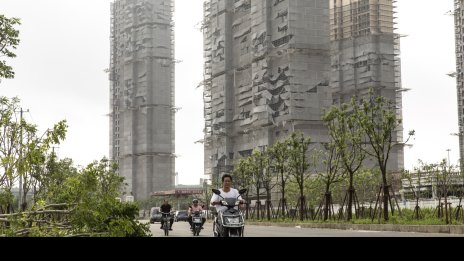 Властите в Япония и Китай се готвят за тайфуна Хинамнор