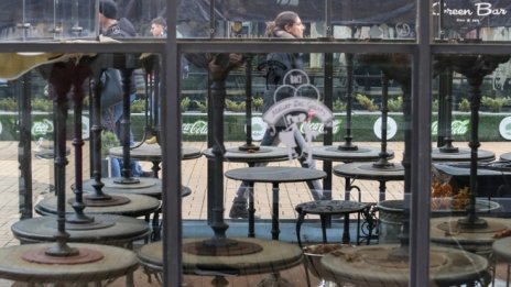 Обсъжда се ресторантите да отворят при капацитет от 50%