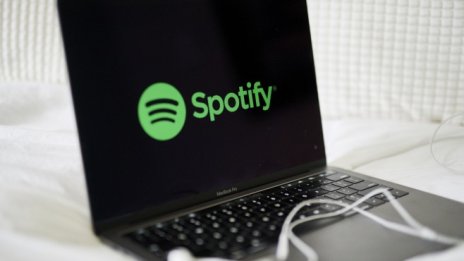 Citi: Инвестициите на Spotify в подкасти още не се отплащат