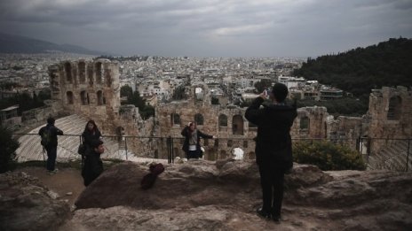 Гърция трябва да получи обратно лихвите по дълговете си