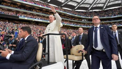 Ирландия се готви за протести във втория ден от посещението на папата