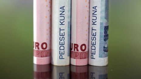 Скандал с конкурс за хърватските евромонети може да забави страната за еврозоната