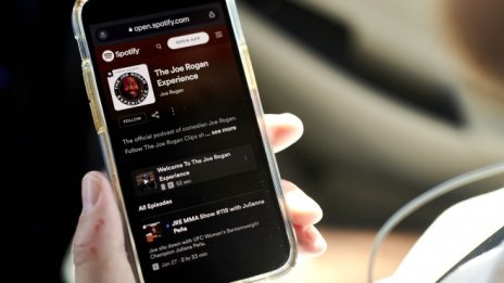 Свързаният с Тръмп сайт Rumble иска да привлече Джо Роугън